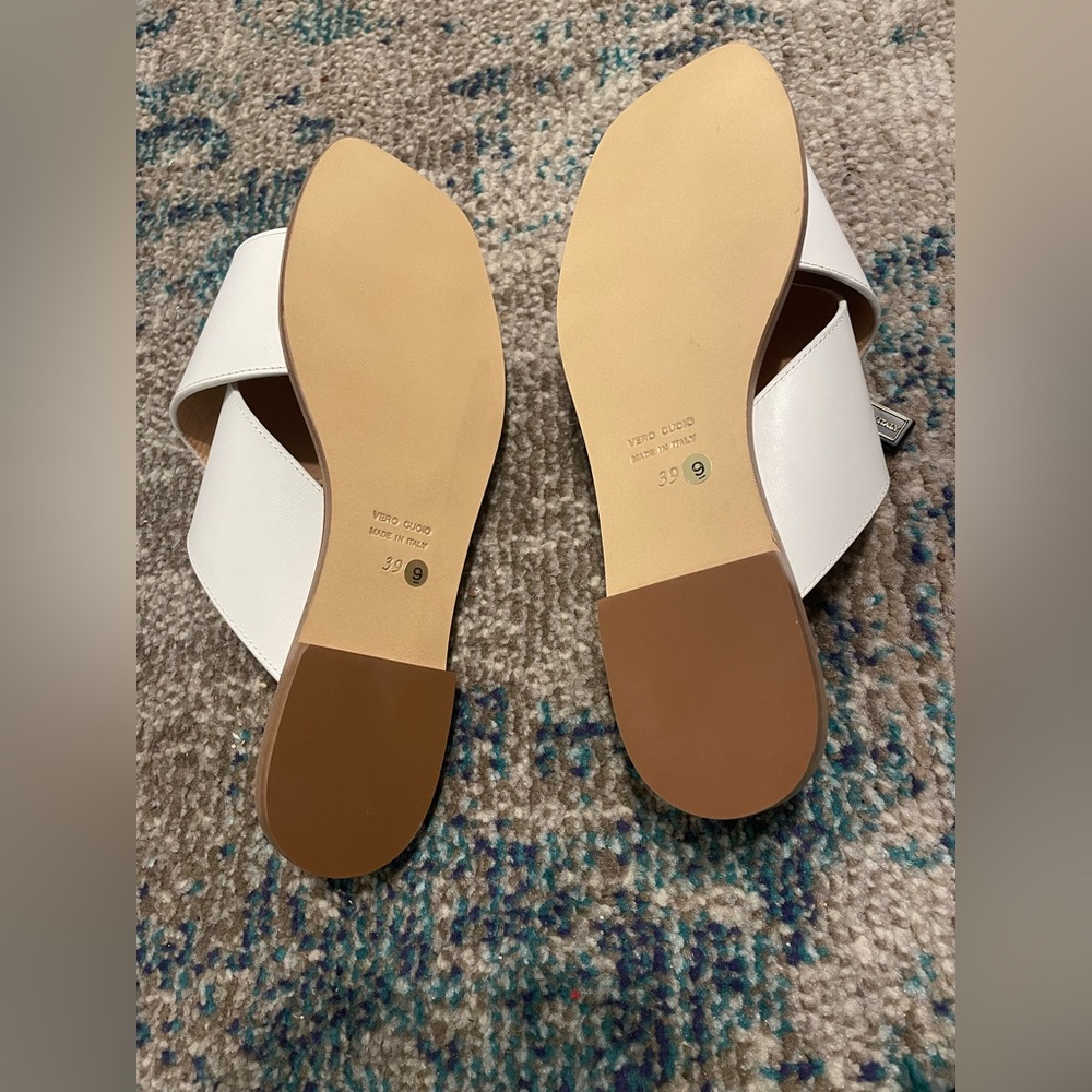 Women’s flat sandals size 9